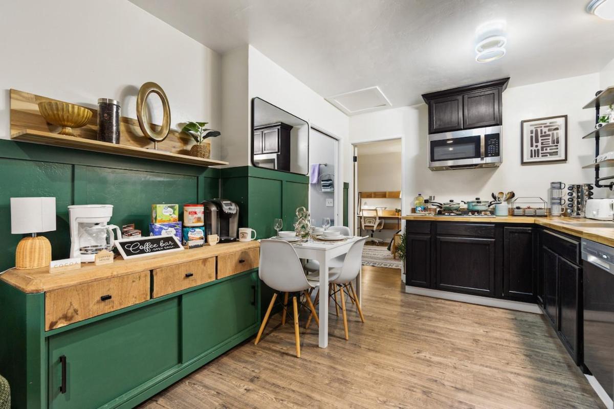 Entire Private 1-bedroom With King Bed, Hot Tub, Parking, View, Available Now *